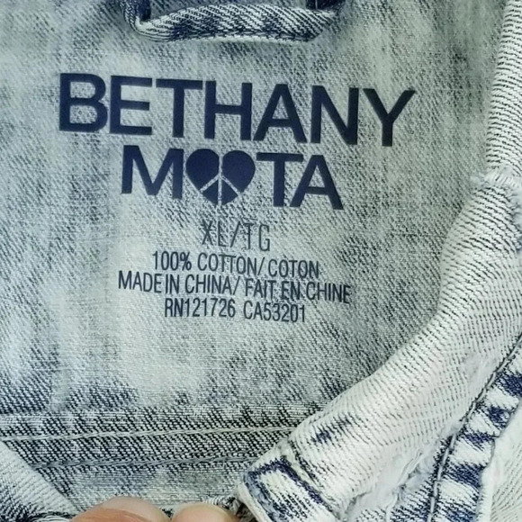 Bethany Mota XL Juniors Factory Distressed Acid Wash Cropped Cotton Denim Jacket - Picture 3 of 7